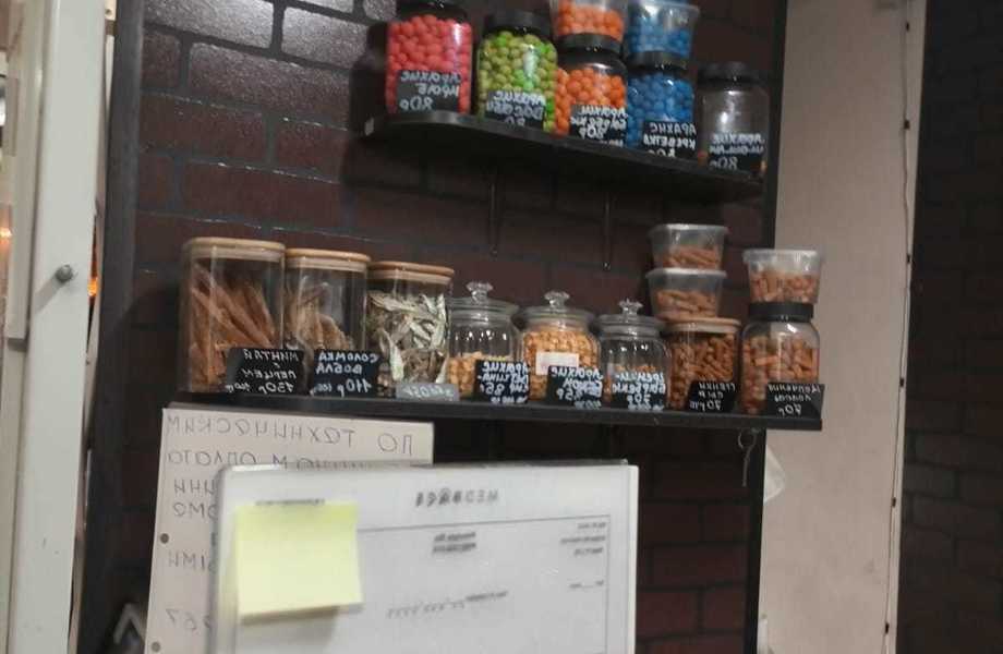 Магазин разливного пива в густонаселённом районе