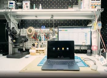 Сервисный центр по ремонту эл. техники/В крупном торговом центре