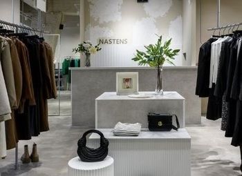 Магазин женской одежды в крупном ТЦ