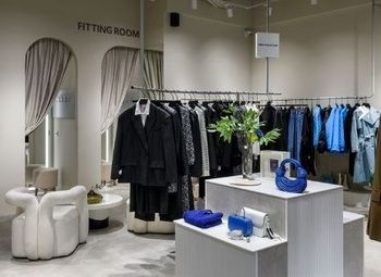 Магазин женской одежды в крупном ТЦ