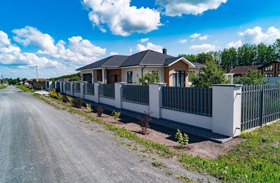 Фото 1 Участок из двух коттеджей в курортном районе
