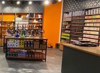 Табачный магазин на высоком трафике у метро