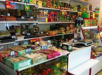 Продуктовый магазин на пешеходном потоке