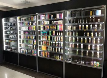 Фото Вейп-шоп в прикассовой зоне сетевого магазина