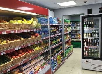 Фото 1 Продуктовый магазин на входе в ряд многоэтажных ЖК