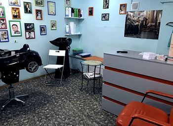 Семейная парикмахерская  с постоянным потоком клиентов