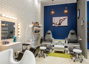 Салон маникюра и педикюра в центре города / 2 года работы