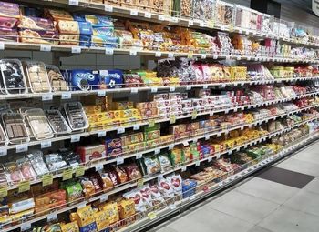 Продуктовый магазин с алкогольной лицензией на большом трафике.