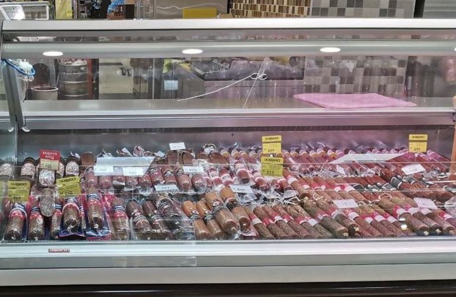 Продуктовый магазин с алкогольной лицензией на большом трафике.