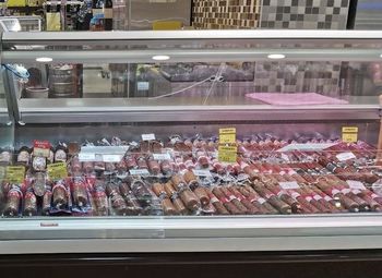 Продуктовый магазин с алкогольной лицензией на большом трафике.