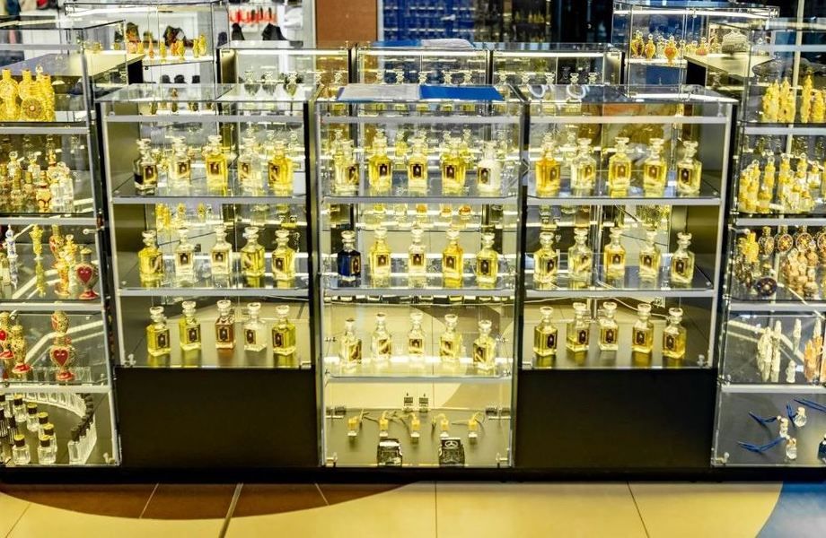 Торговая точка по продаже масляных духов в ТЦ