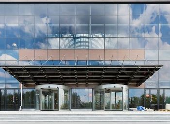 Фото Остров Парфюмерии в самом проходном торговом центре города