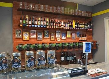 Фото Магазин разливных напитков в проходной части города