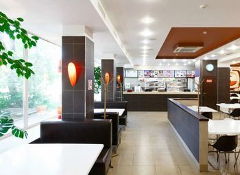 Кафе в ТЦ с собственным входом / кухня полного цикла 