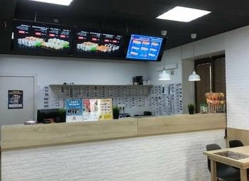 Доставка роллов и пиццы со своими курьерами