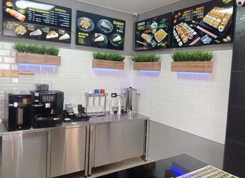 Фото Доставка роллов и пиццы со своими курьерами