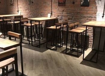 Пивбар с постоянными посетителями