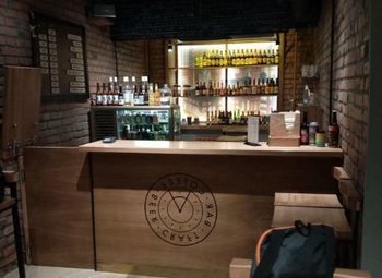 Пивбар с постоянными посетителями