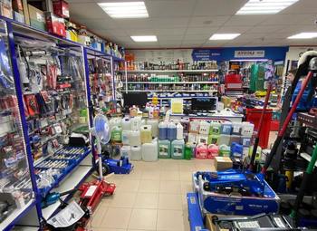 Фото Два магазина автоинструментов