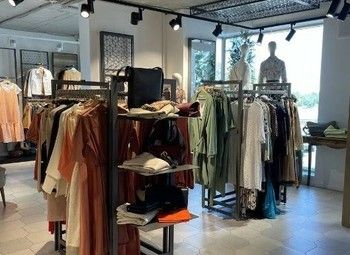 Магазин женской одежды 11 лет / высокий трафик / ТЦ