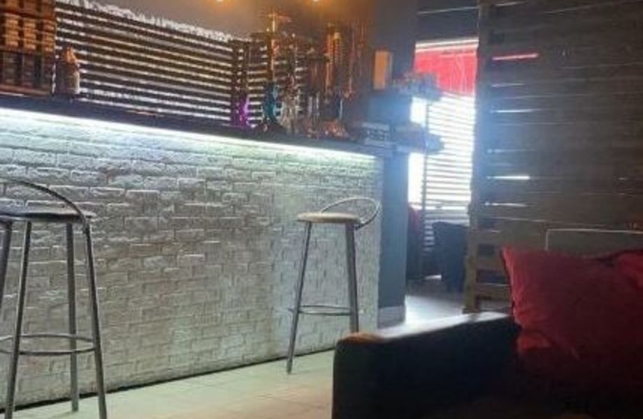 Кальянная в большом в заполненном апарт-отеле