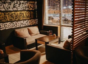 Кальянная в большом в заполненном апарт-отеле