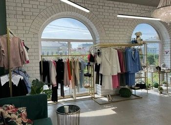 Магазин женской одежды / высокий трафик / ТЦ у метро