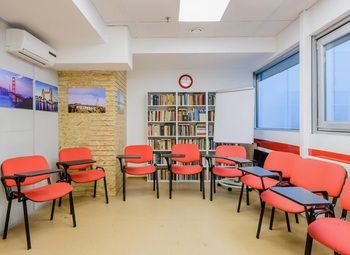 Фото Школа английского с большой клиентской базой