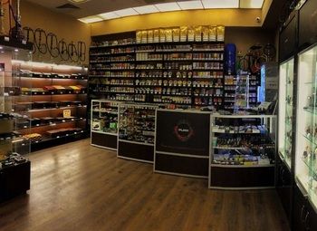 Фото 2 Табачный магазин на выходе из метро на юге города