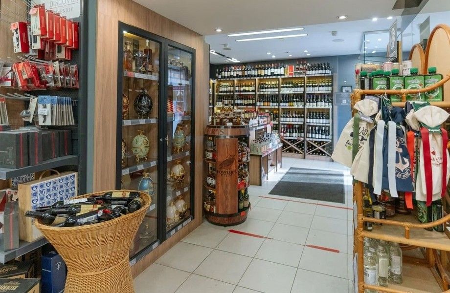 Продуктовый магазин с алкогольной лицензией / дизайнерский ремонт 