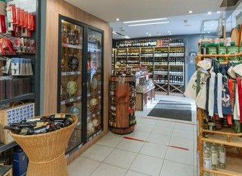 Продуктовый магазин с алкогольной лицензией / дизайнерский ремонт 