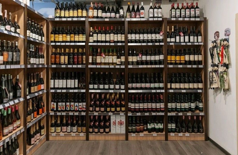 Продуктовый магазин с алкогольной лицензией / дизайнерский ремонт 