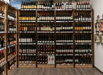 Продуктовый магазин с алкогольной лицензией / дизайнерский ремонт 