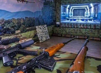 Фото Тир страйкбольный в пространстве с высоким трафиком