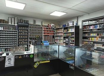 Табачный магазин / 1-ая линия, пешеходный трафик