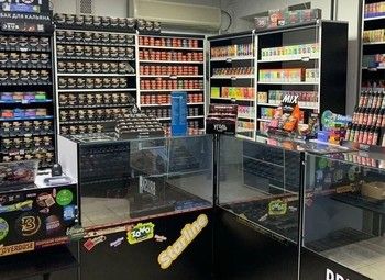 Табачный магазин / 1-ая линия, пешеходный трафик