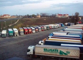 Фото Автостоянка для легкового и грузового транспорта. Долгосрочный договор