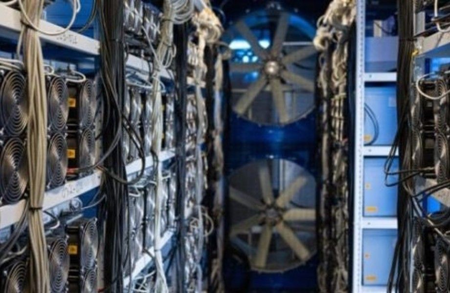 Майнинговая ферма Antminer S21(200th) / прибыль 453 000 руб.