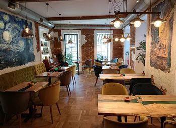 Кафе с алкогольной лицензией / центр Петербурга / дизайнерский ремонт 