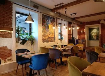 Кафе с алкогольной лицензией / центр Петербурга / дизайнерский ремонт 