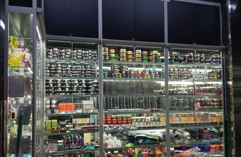 Тaбaчный магазин в шаговой доступности от метро. Прибыль 200 000 руб.