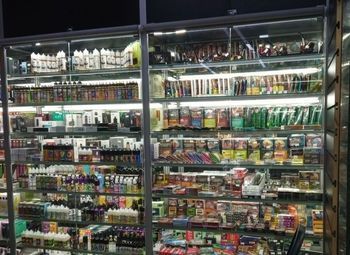 Фото Тaбaчный магазин в шаговой доступности от метро. Прибыль 200 000 руб.