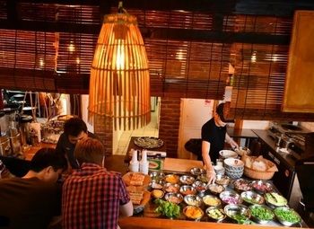 Фото 3 Кафе вьетнамской кухни с большой проходимостью