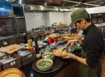 Фото Кафе вьетнамской кухни с большой проходимостью