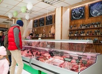 Фото Продовольственный магазин с высоким пешеходным траффиком