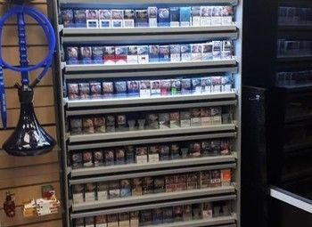 Табачный самостоятельный отдел в крупном сетевом магазине