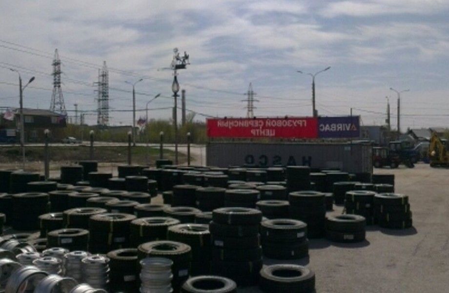 Шиномонтаж возле съезда с города.