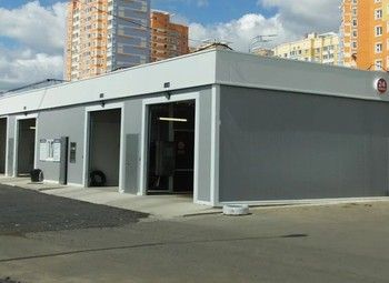 Фото Автомойка самообслуживания на постоянном автомобильном трафике