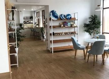 Кофе с собой на московском проспекте / Низкая аренда