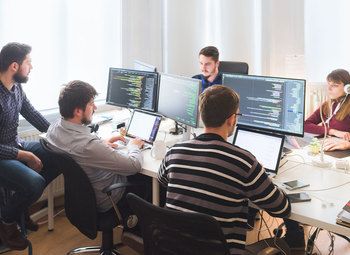 Группа Компаний / По продаже IT- продуктов 